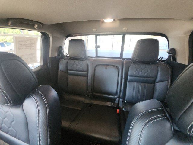 Used 2022 Nissan Frontier SV w/ SV Premium Package AWD/4WD image 26