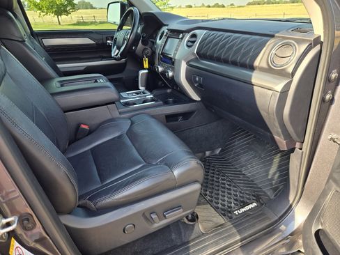 Used 2018 Toyota Tundra 4x4 CrewMax image 26