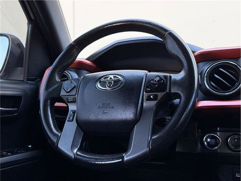 Used 2017 Toyota Tacoma TRD Off-Road w/ Tow Package (A/T) image 8