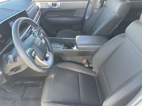 Used 2025 Hyundai Santa Fe SE image 18