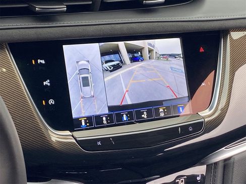 Used 2024 Cadillac XT6 Sport w/ Platinum Package image 29