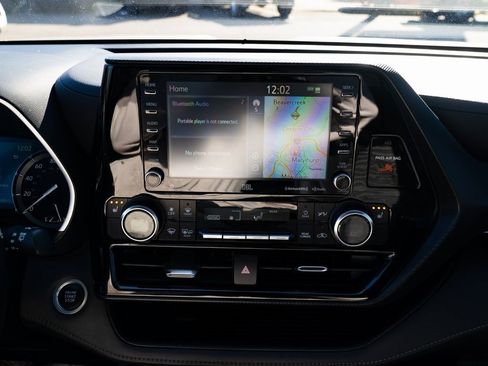 Used 2021 Toyota Highlander XSE image 14