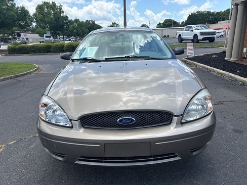 Used 2007 Ford Taurus SE FWD image 2