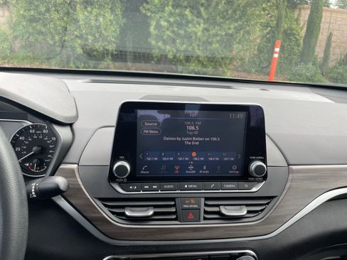 Used 2025 Nissan Altima 2.5 SV image 17