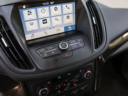 Used 2017 Ford Escape SE w/ Equipment Group 201A FWD image 18