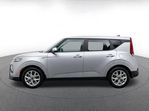 Used 2025 Kia Soul LX w/ LX Technology Package FWD image 4