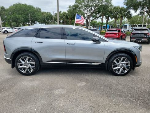 Used 2025 Cadillac Optiq Luxury 1 image 9