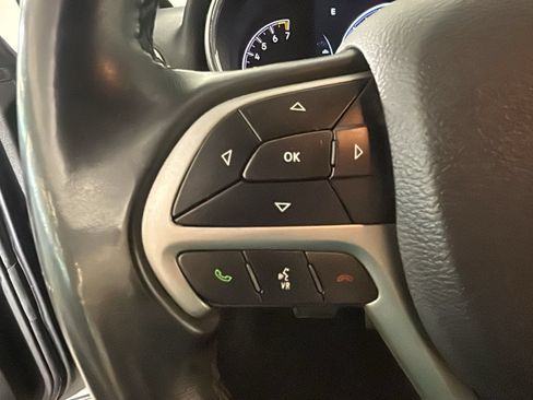 Used 2019 Jeep Grand Cherokee Laredo AWD/4WD image 17