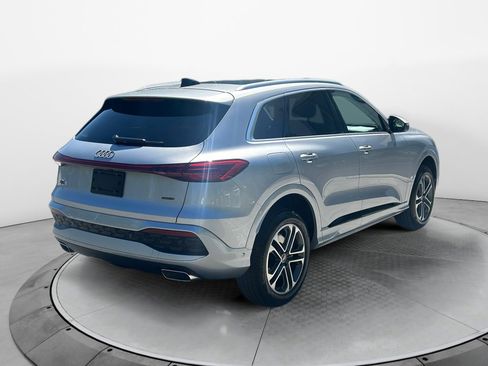 Certified 2025 Audi Q5 Premium w/ Convenience Package image 7