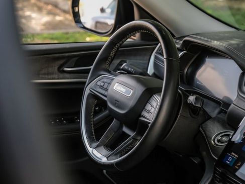 Used 2022 Jeep Grand Cherokee Limited image 21