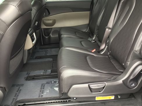 New 2026 Kia Carnival EX image 16