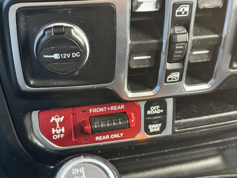 Used 2021 Jeep Gladiator Rubicon w/ Cold Weather Group image 15