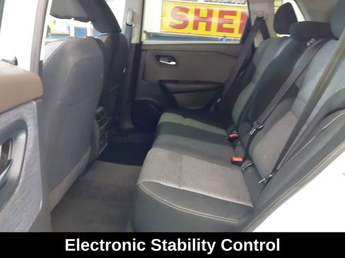 Used 2023 Nissan Rogue SV image 9