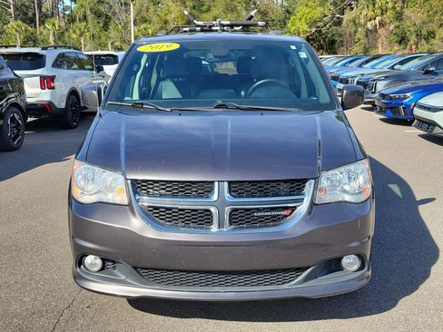 Used 2019 Dodge Grand Caravan SXT image 2