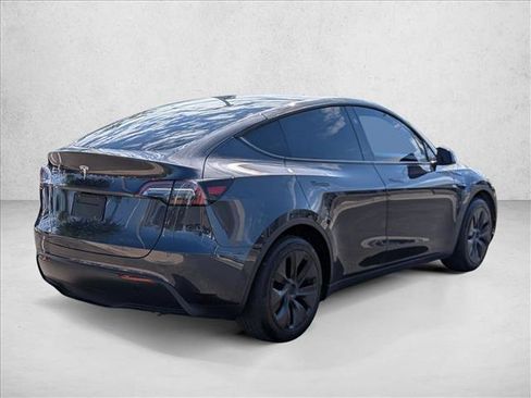 Used 2024 Tesla Model Y 2WD image 5