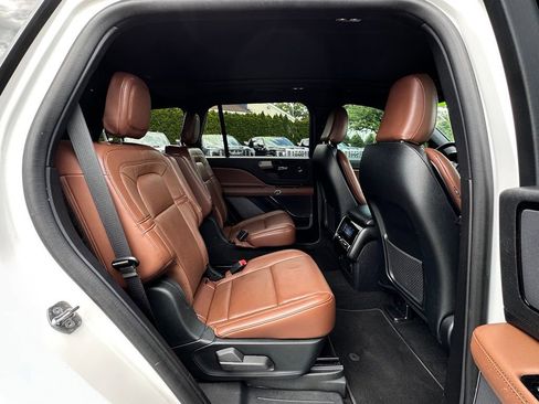 Used 2021 Lincoln Aviator Reserve w/ Elements Package Plus AWD/4WD image 17