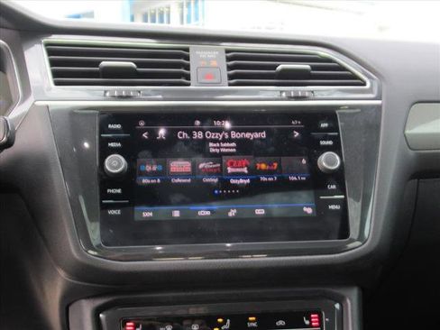 Used 2023 Volkswagen Tiguan SE R-Line image 25