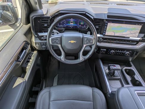 Used 2022 Chevrolet Silverado 1500 LTZ w/ Technology Package AWD/4WD image 13