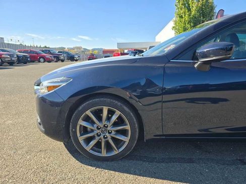 Used 2018 MAZDA MAZDA3 Grand Touring w/ Premium Equipment Package FWD image 14