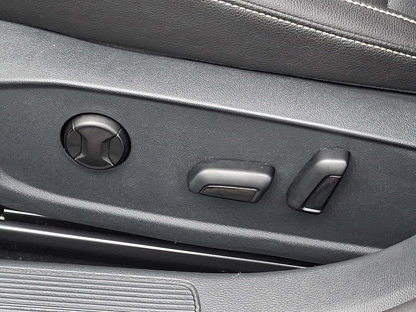 Certified 2023 Volkswagen Jetta SE FWD image 11