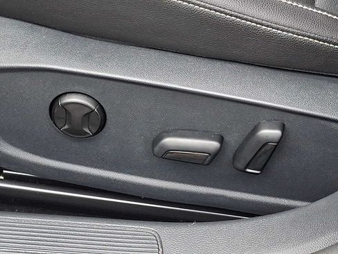 Used 2023 Volkswagen Jetta SE FWD image 11