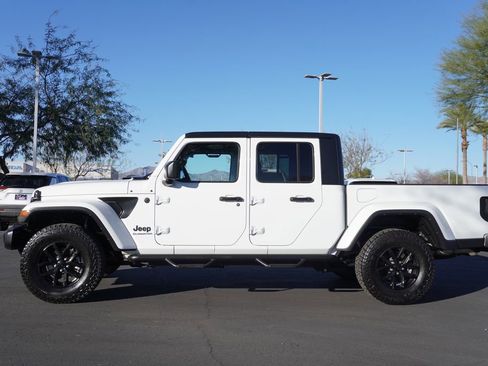 Used 2022 Jeep Gladiator Sport image 2