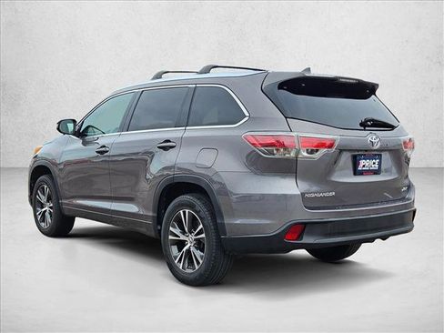 Used 2016 Toyota Highlander XLE FWD image 7