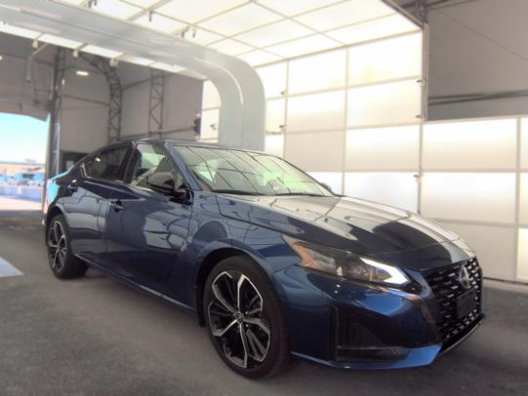 Used 2024 Nissan Altima 2.5 SR w/ SR Premium Package AWD/4WD image 2