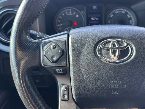 Used 2019 Toyota Tacoma TRD Off-Road w/ Technology Package AWD/4WD image 23