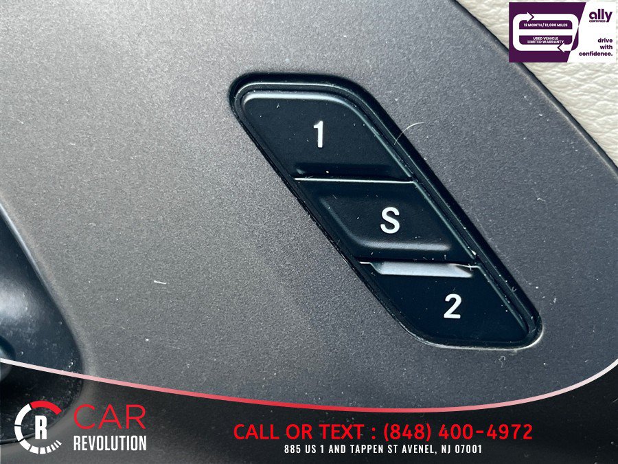 Used 2023 Chrysler Pacifica Touring-L FWD image 35