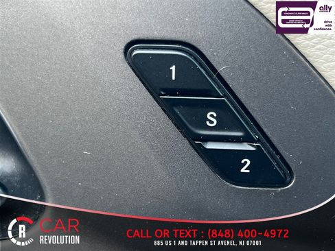 Used 2023 Chrysler Pacifica Touring-L FWD image 35