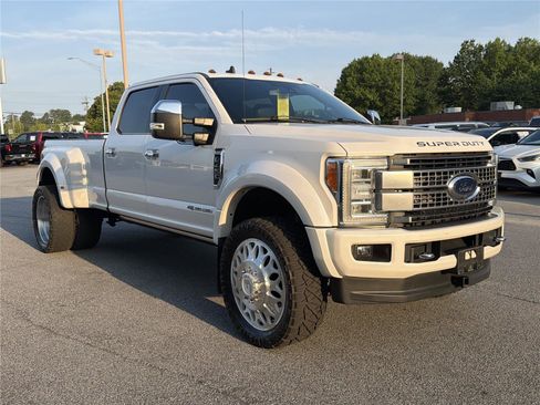 Used 2019 Ford F450 Platinum w/ Platinum Ultimate Package AWD/4WD image 3