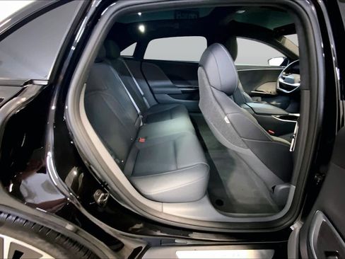 Used 2025 Lucid Air Touring AWD/4WD image 18