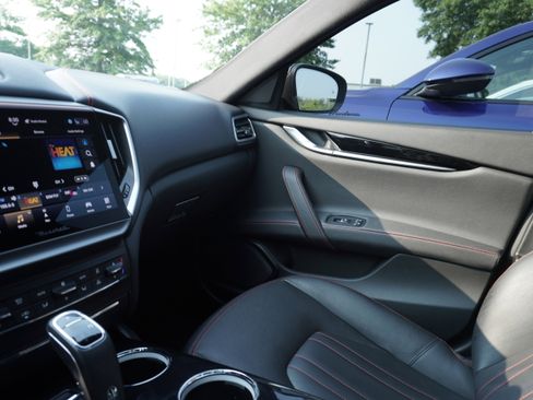 Used 2022 Maserati Ghibli Modena image 23