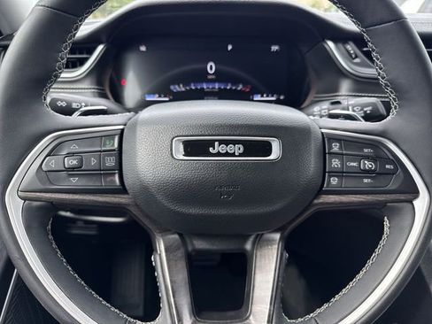 Used 2024 Jeep Grand Cherokee L Limited w/ Luxury Tech Group II AWD/4WD image 11