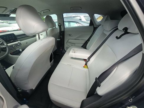 Used 2024 Hyundai Kona SE FWD image 12
