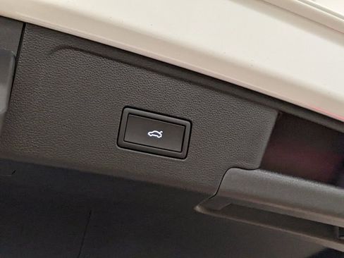 New 2026 Volkswagen Atlas Cross Sport SE image 29