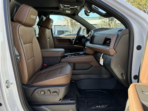 New 2026 Chevrolet Suburban High Country image 20