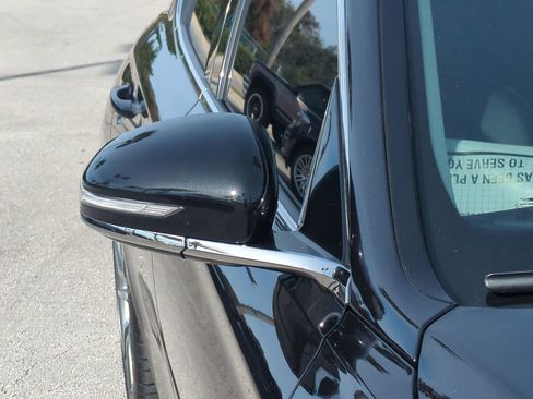 Used 2023 Genesis G70 2.0T image 11