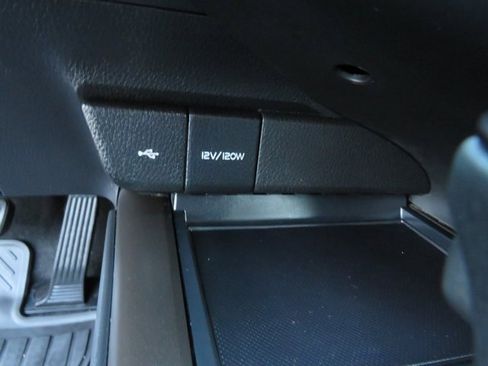 Certified 2021 Toyota Camry SE image 24