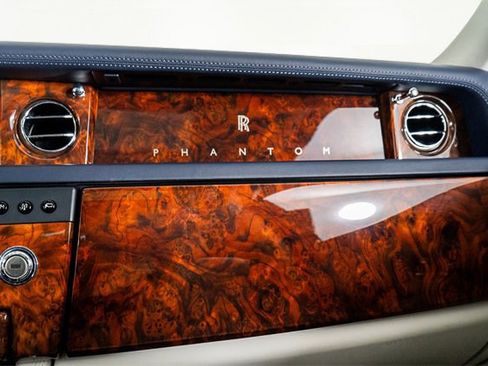 Used 2016 Rolls-Royce Phantom Sedan image 38