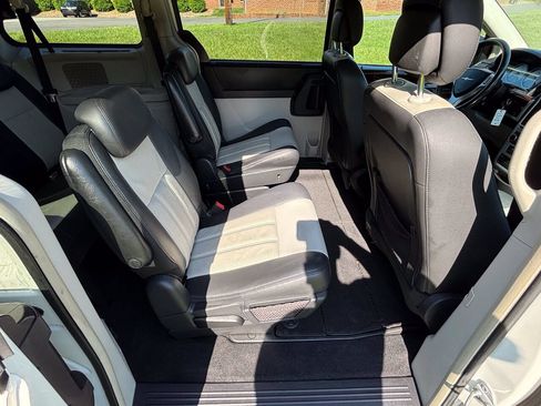 Used 2010 Chrysler Town & Country Touring Plus FWD image 11