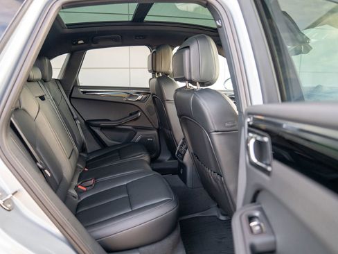 New 2026 Porsche Macan image 25