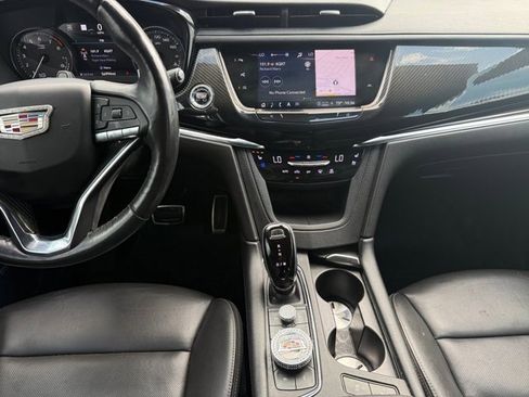 Certified 2022 Cadillac XT6 Sport w/ Technology Package AWD/4WD image 3