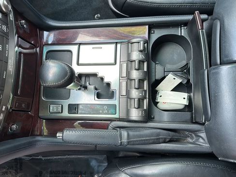 Used 2011 Lexus LX 570 4WD w/ Luxury Pkg image 38