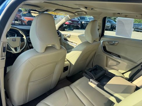 Used 2015 Volvo V60 T5 Platinum FWD image 21