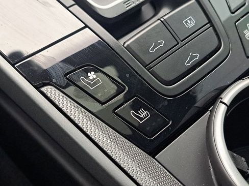 Certified 2025 Porsche 911 Carrera image 29