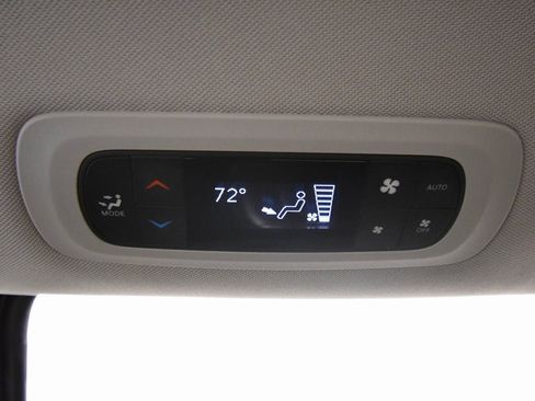Used 2024 Chrysler Pacifica Touring-L image 16