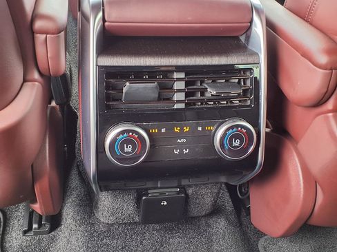 Used 2023 Land Rover Range Rover SE image 16