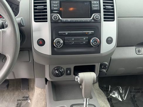 Used 2017 Nissan Frontier SV AWD/4WD image 14